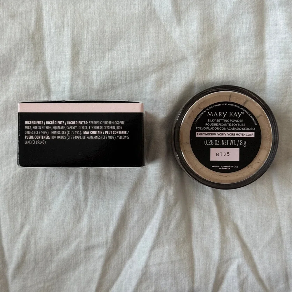 Mary Kay Silky Setting Powder Light-Medium Ivory 0.28 oz Makeup NIB